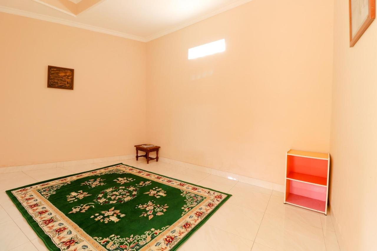 Griya 90Tr Syariah Hotel Ngaglik Kültér fotó