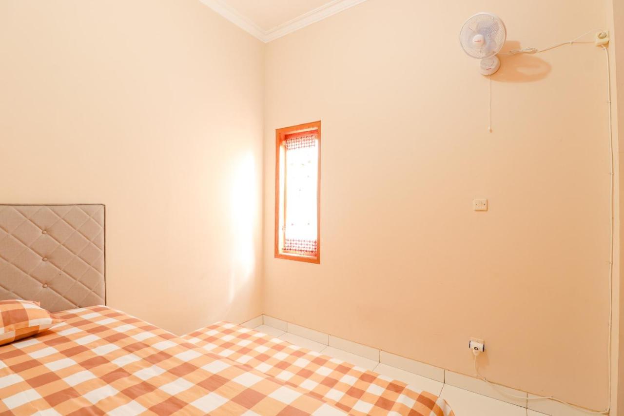 Griya 90Tr Syariah Hotel Ngaglik Kültér fotó