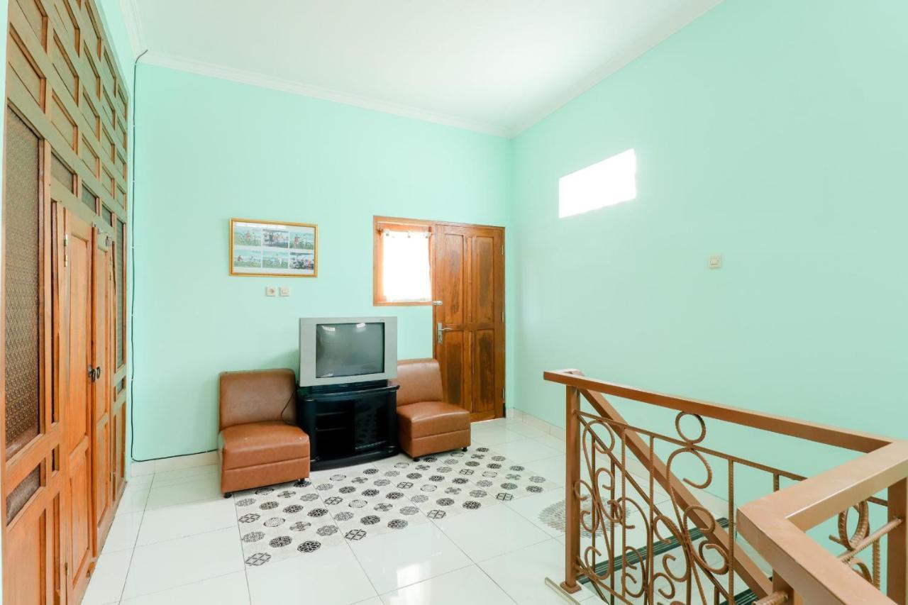 Griya 90Tr Syariah Hotel Ngaglik Kültér fotó